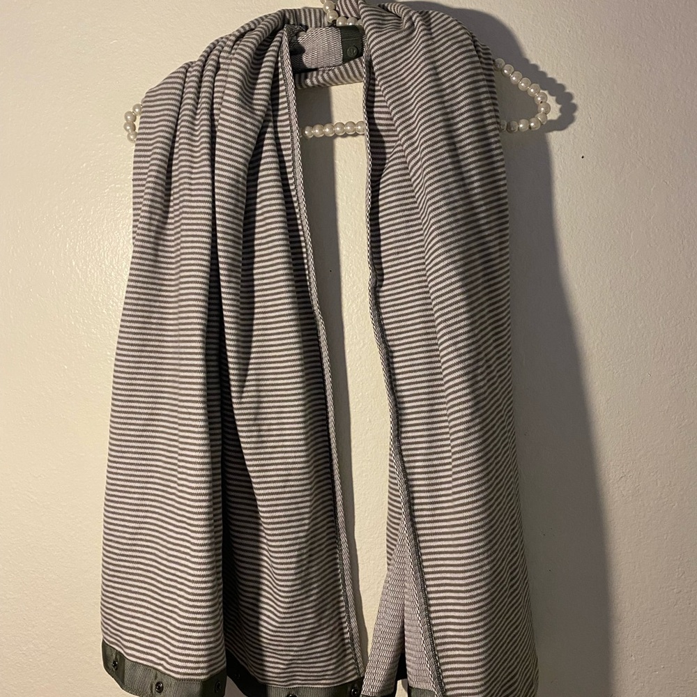 Lululemon Vinyasa Scarf Wrap Reversible Logo Snap Stretch Striped Gray White OS - Picture 2 of 5